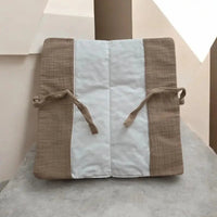 Protège livret de famille personnalisé ouvert de l'interieur coloris marron terre de Sienne en gaze de coton molletonnée dimensions 22x11 cm.