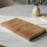 Protège livret de famille personnalisé coloris marron terre de Sienne en gaze de coton molletonnée dimensions 22x11 cm.