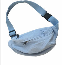 sac banane en velours côtelé en bleu ciel