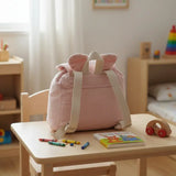 sac a dos maternelle vu de derrière velours côtelé de couleur rose 