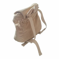 sac a dos maternelle garçon marron côtelé présenté de dos 