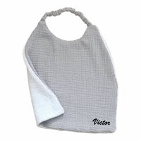serviette elastique pour cantine de couleur gris en gaz de coton avec prénom