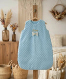 turbulette bebe en minkhy de couleur bleu clair personnalisé avec le prénom de bébé 