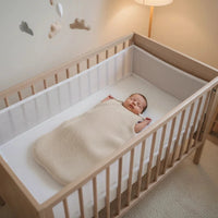 Gigoteuse naissance sable TOG 2.5 pour chambre 18-22°C. Turbulette 60x40 cm doublée polaire et personnalisée par flocage. Le cadeau de naissance mixte idéal.