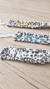 vidooé attache tétine tendance en tissu léopard personnalisée