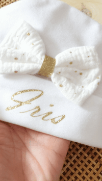 vidéo bonnet bébé naissance en coton blanc gros noeud pailleté personnalisé 