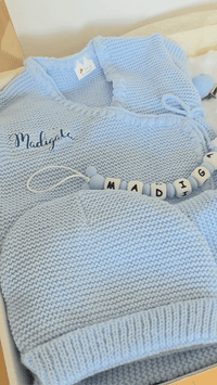 vidéo présentant un cadeau naissance garçon en bleu et blanc 
