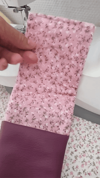 vidéo présentant une pochette infirmière aide soignant personnalisable prune